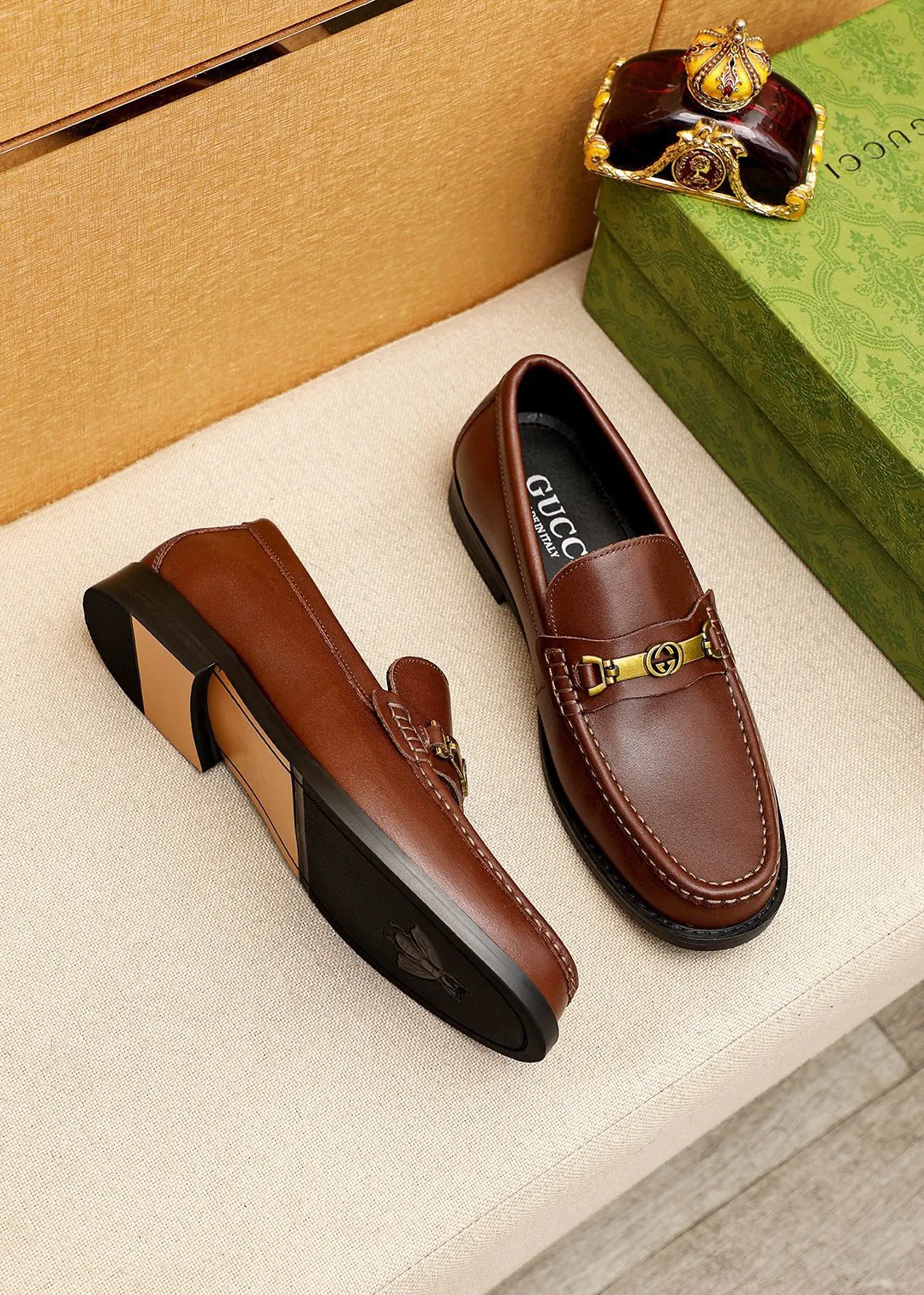 Men's shoes 💰460 💐 Product trademark: GUCCI "Gucci" casual leather shoes Regular size: 38-44 (45🉑️customized) Product materials: Selected imported first-layer calfskin upper + luxury hardware buckle, imported water-dyed cowhide leather lining. Strong three-dimensional visual effect, original combination outsole Color: 3⃣️colors available